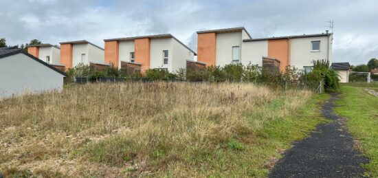 Terrain à bâtir à Naucelles, Auvergne-Rhône-Alpes
